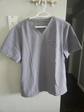 Jaanuu V-Neck Scrub Top in Light Gray